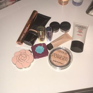 Big makeup bundle.💄